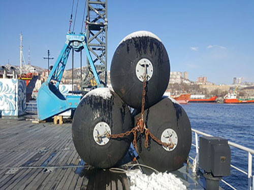 80KPa High Pressure Resistant Rubber Inflatable Fenders For Boats With Safety Valve