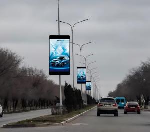 China Full Color Advertising Wireless Wifi Control P4 Outdoor Street LED Light Pole Display Screen factory