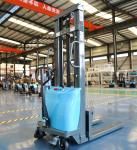 Hand Operated Semi Electric Pallet Stacker Forklift 1500kg Labor Saving