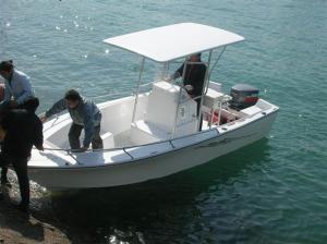 China 6 M Fiberglass Hull Pontoon Fishing Boats , 6 Person Inflatable Boat With Center Console factory