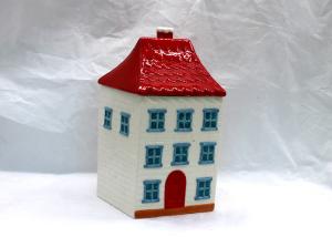 China Fashionable Ceramic Cookie Jar Cubby Design Dolomite For Christmas Holiday factory