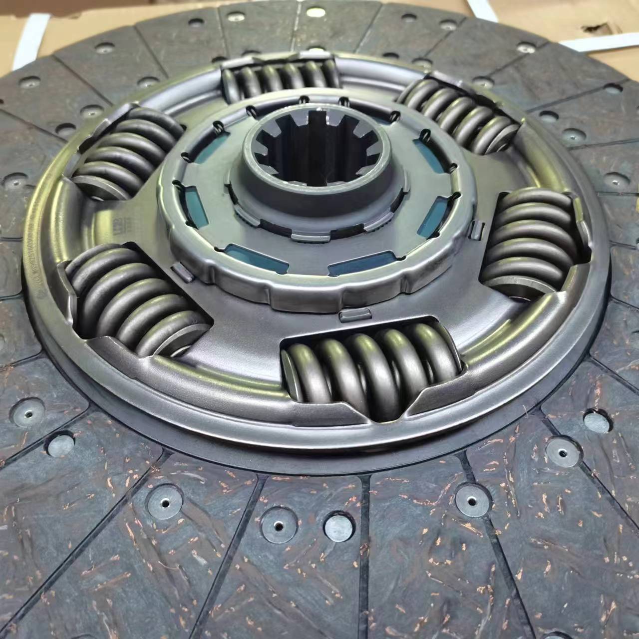 Truck Clutch Pressure Plate 1601130-H0100 for Shacman Dongfeng HOWOFAW Replace/Repair