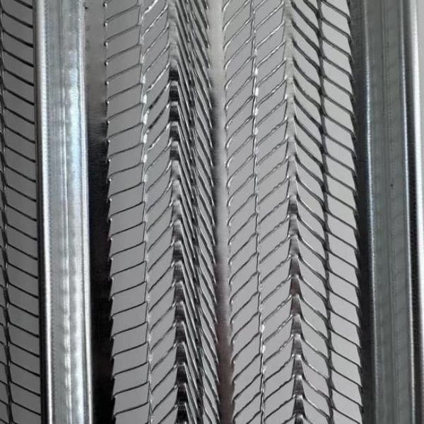 Self Furring High Rib Lath Mesh 3.4lbs Load Bearing Panel For Wall Plastering