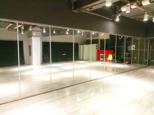 China Interior Wood Commercial Furniture Folding Partition Wall Less Than 6m Height factory