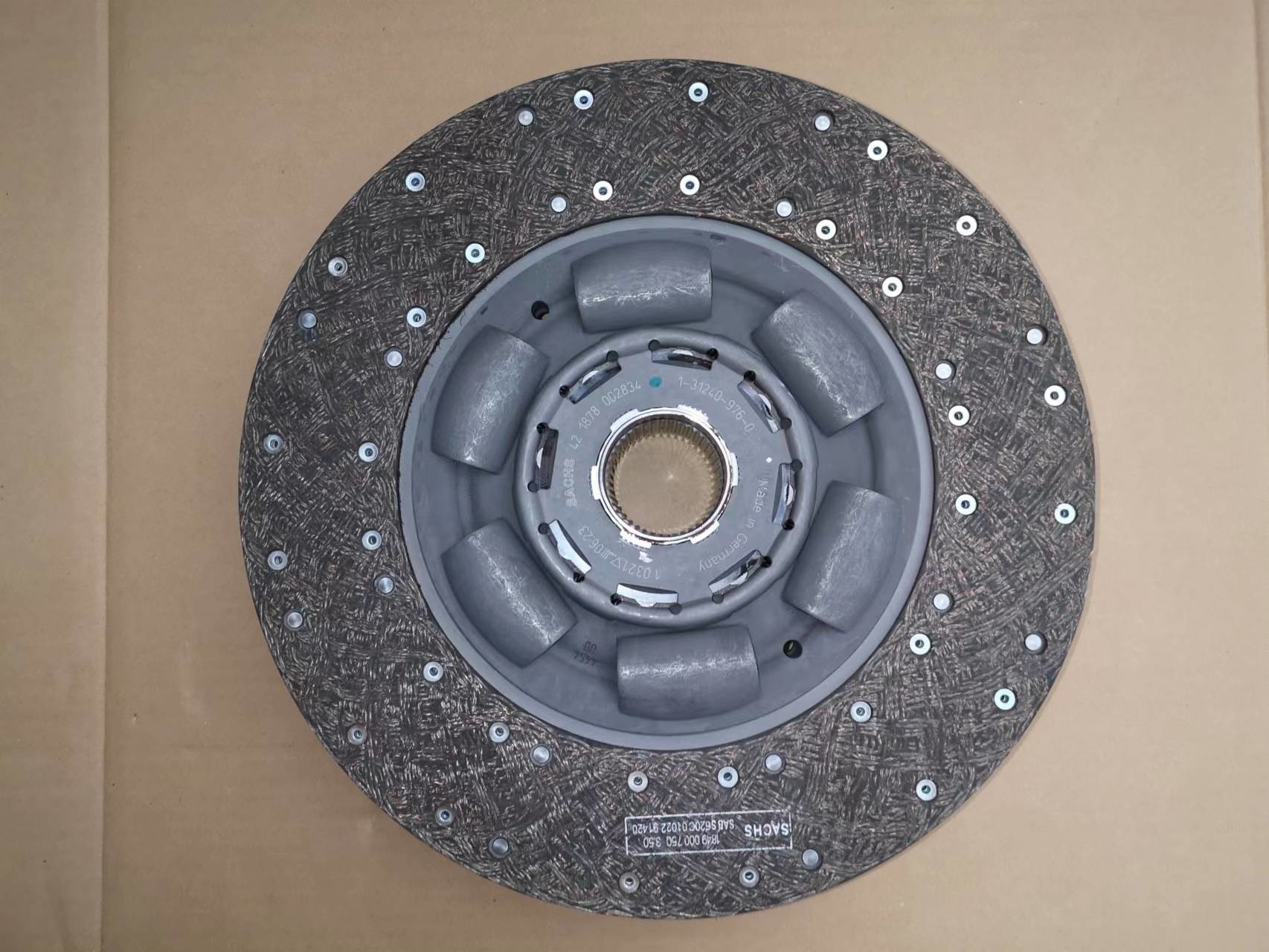 16 Speed Twin Clutch Disc 1312409760 Friction Face 400mm 42 Gear Teeth Isuzu Trailers Container Truck EXR EXZ
