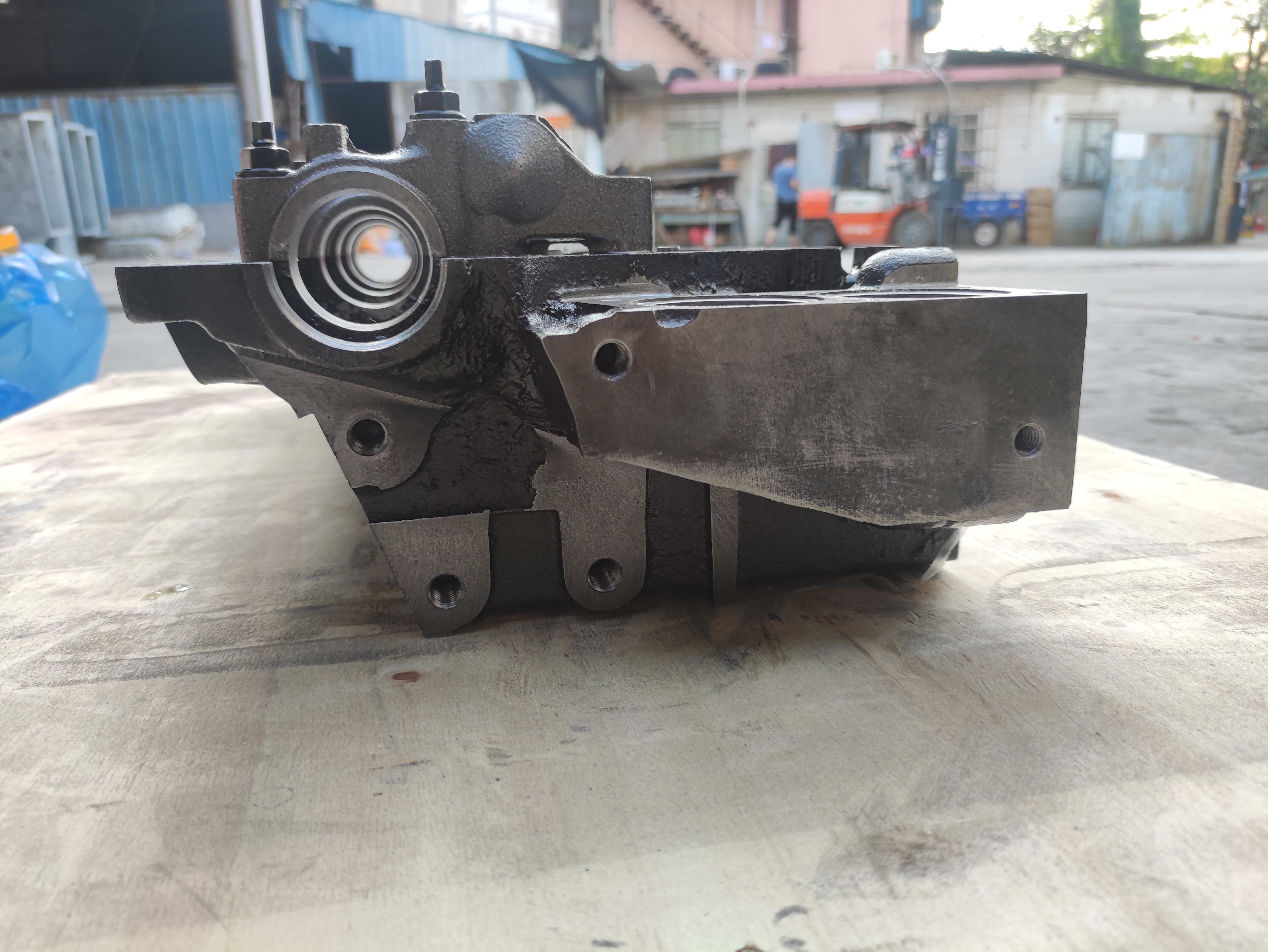 8-98008-363-3 Isuzu Engine Cylinder Head Model 4hl1 Material Casting
