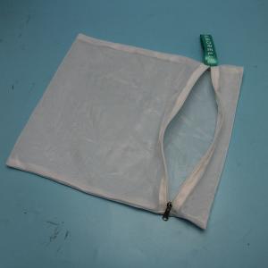 China China Foldable White Laundry Mesh Wash Bag With Colorful Zipper factory