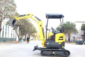 China EPA Standard 2000kg Diesel Mini Excavator For Farm Use Long Lifespan factory