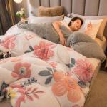 Customized Color Soft Chemical Fiber Quilt for Thickened Warm Lamb Fleece