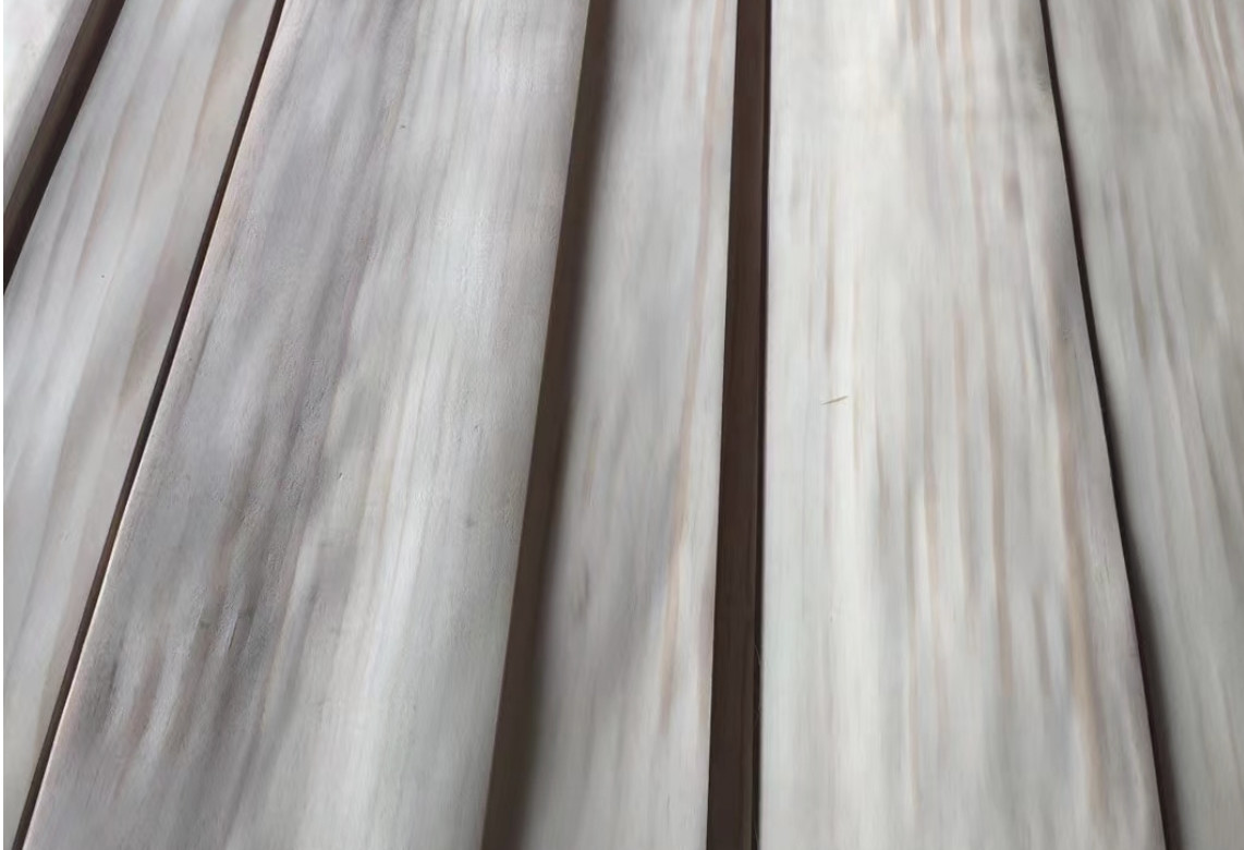 Length 0.6m-2.8m Pine Wood Veneer Sheets For Furniture / Wooden Flooring