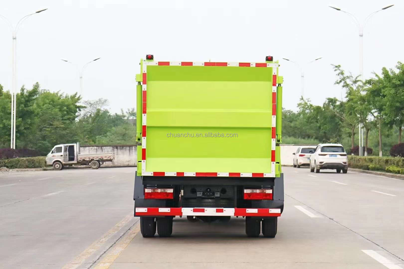 Manual Transmission Type Dongfeng 4*2 Hook Arm Garbage Truck Dump Garbage Truck With Waste Bin for Waste Collection