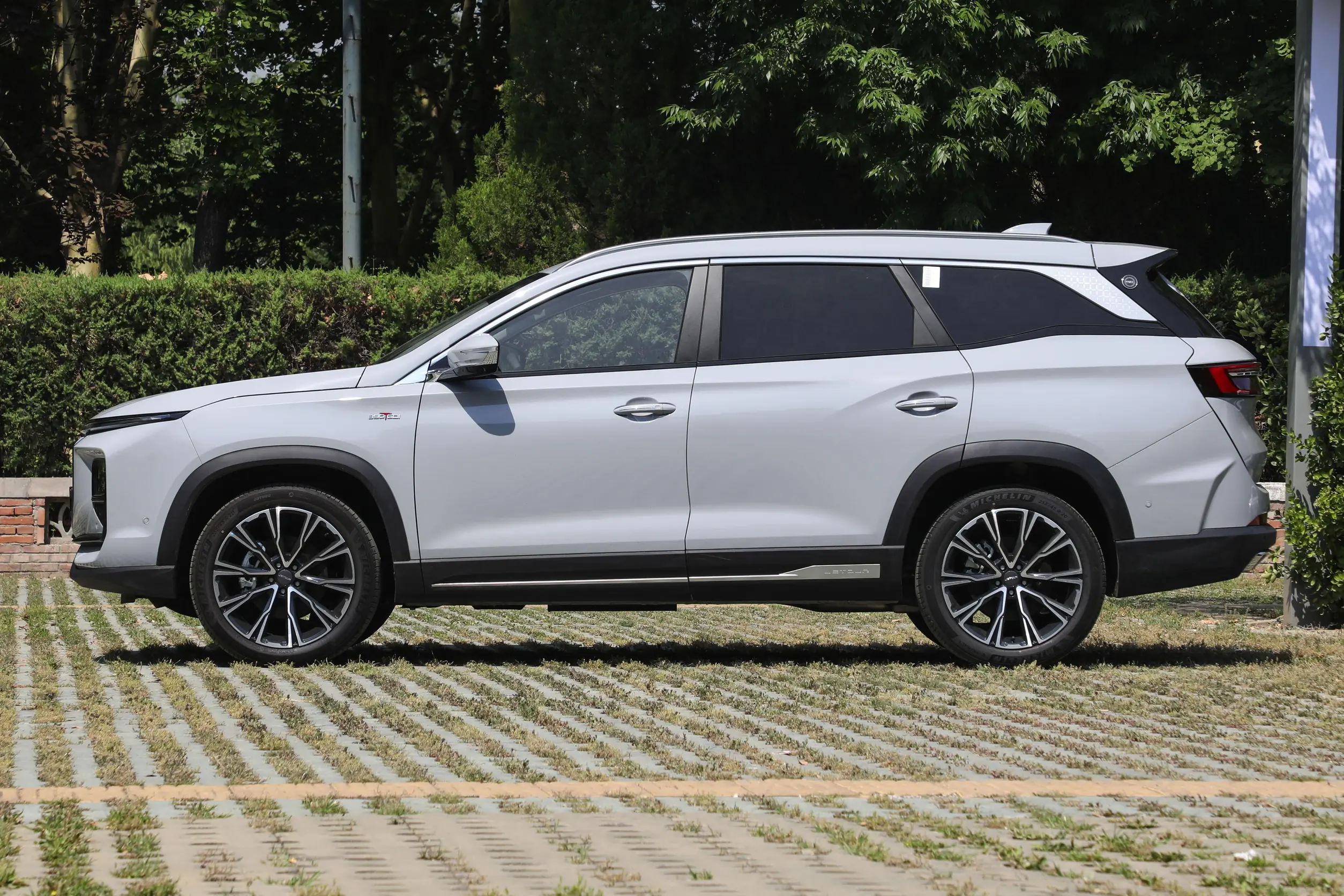 2024 Jetour X90 Pro 2.0TD DCT Edition 5/7-Seater SUV Euro VI High Energy Electric Front Window and R20 Tire Size