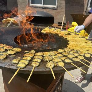 China Outdoor Use Easy To Clean Steel BBQ Grill With 1200mm Diameter Cooking Plate Corten Steel factory