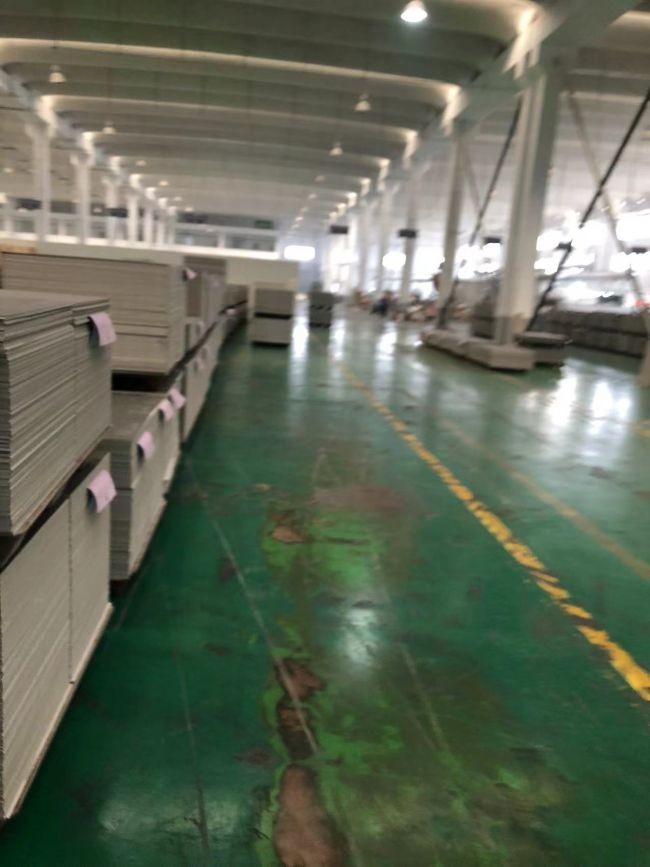4mm 5mm 6mm Pvc Spc Flooring 1220mm 180mm Spill Stain Resistant