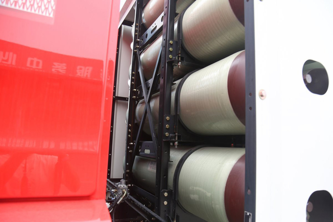 Single Row Half Seat Weichai Engine 460HP 6X4 High Roof CNG Tractor Shacman Heavy Duty Truck