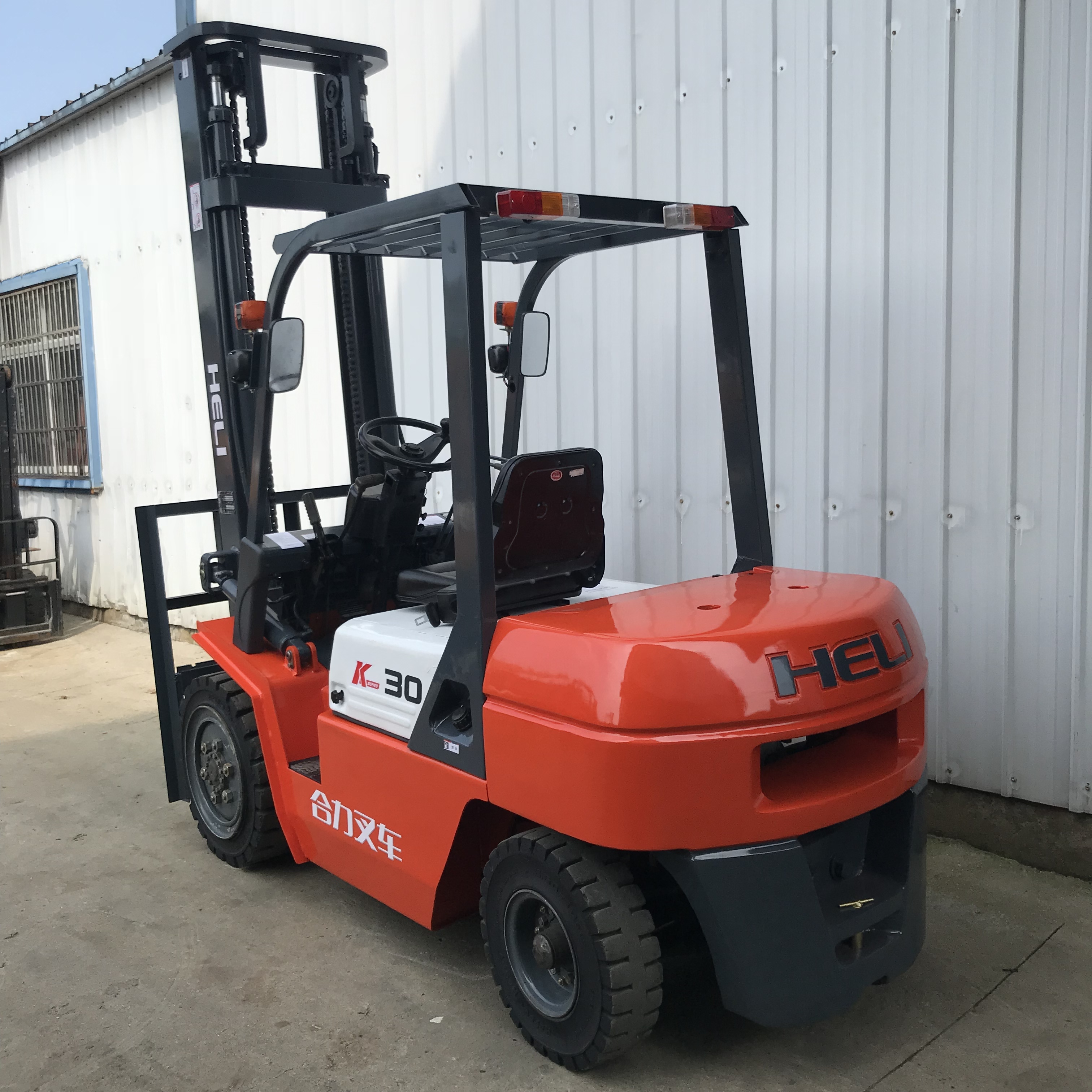 Heli K30 Used Diesel Forklift Two Sages 4.5 Meters Used Heli Lifting Machine in Very Good Condition