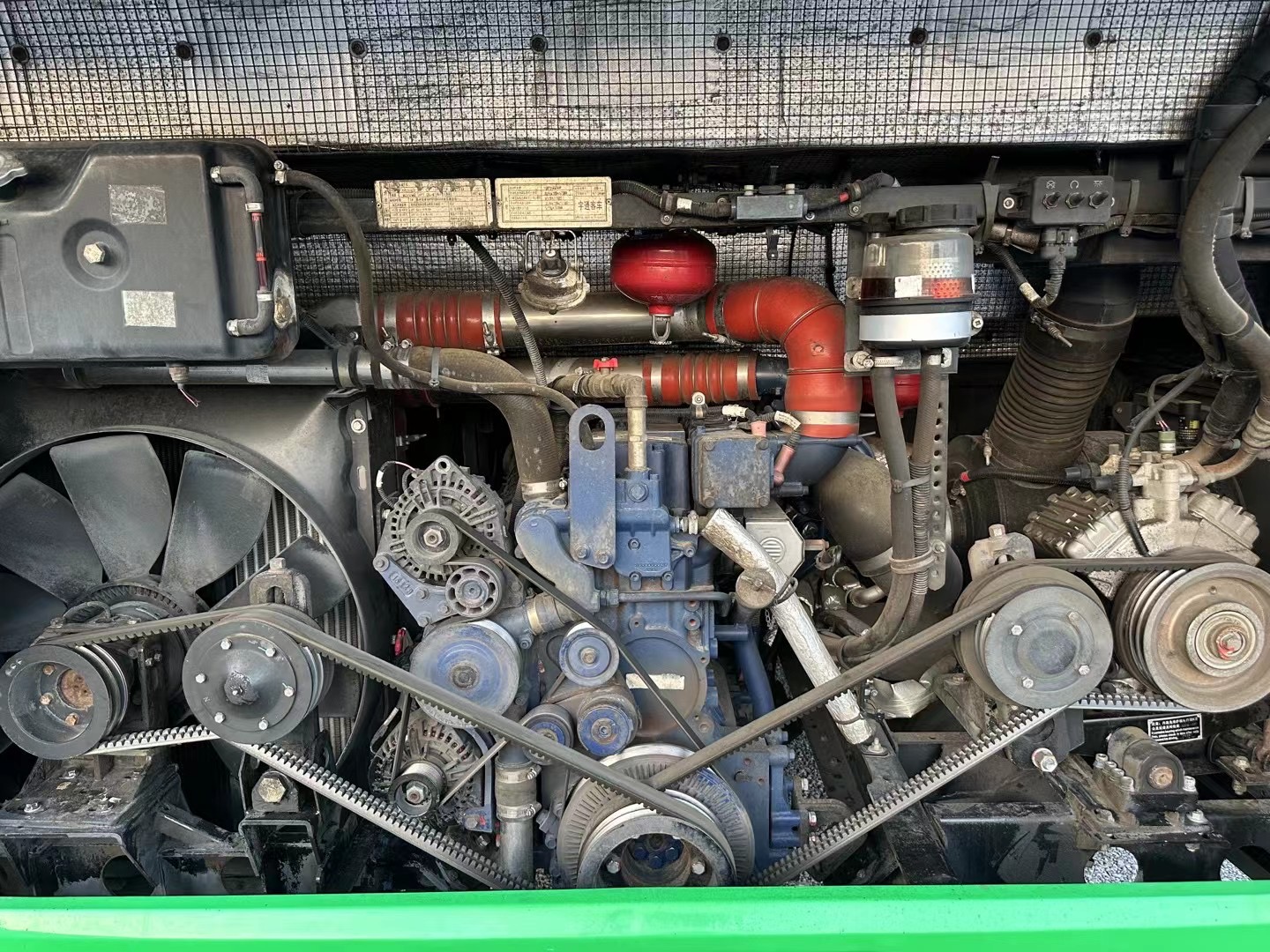 Used Higer Bus 6119 Diesel 51 Seats Yuchai Engine 2014 Year Type with Seat Cover