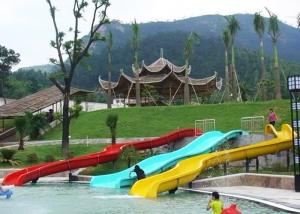 China Customized Family Water Slide , Eco - Friendly Interactive Small Water Slide factory