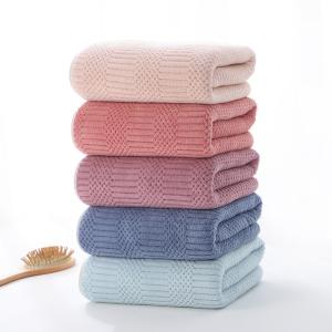 China Sustainable Microfiber Bath Towel for Household 70*140cm Quick Dry Beach Towel Solid Color factory