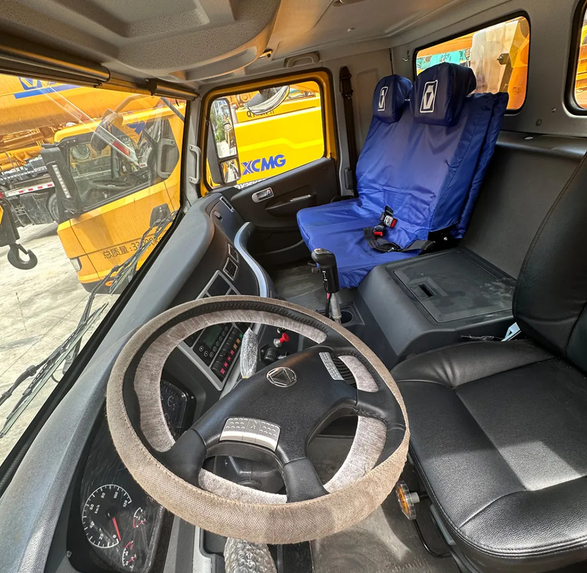70 Ton Used QY70KC Mobile Used Crane Truck yellow