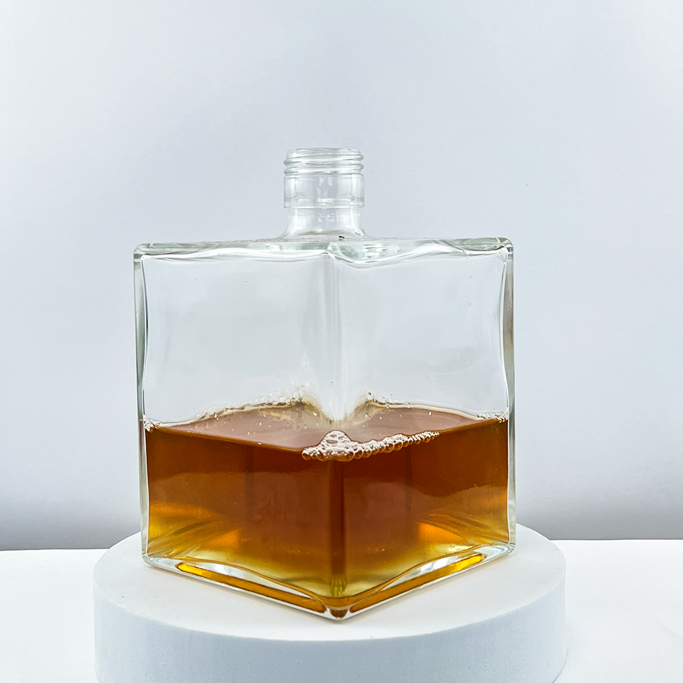 Freely Collar Material Glass 550ml 750ml Whisky Empty Whiskey Bottle for Manufacture