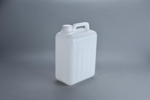 5L Extrusion Blow Moulded Plastic Jerry Can White Color And 2mm Wall Thickness