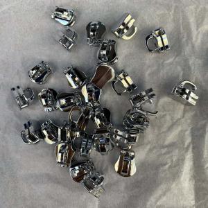 China Nickle free Long Chain Zipper , Rust proof Zip Fastener Sliders factory