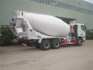 China High Performance Euro 3 Concrete Truck With 9726ml Displacement For Smooth Operations factory
