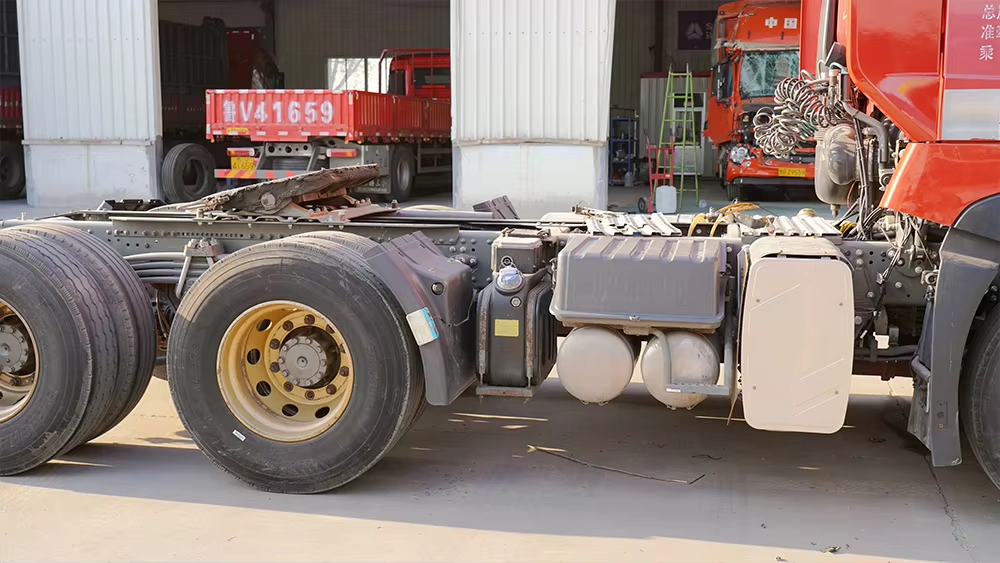 371HP 420hp Tractor Truck with and Manual Air Conditioner in Good Condition