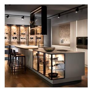 China Latest Custom Home Furniture Quartz Teak Modern Kitchen Cabinet Lacquer Finish factory