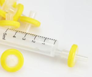 China Sample Preparation Filtration Glass Fiber Syringe Filter 13mm 0.45um / 0.7um 100/Pk factory