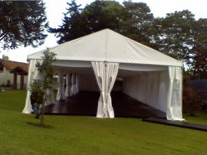 China 300 People Strong Wedding Tent White Roof Linings Party Marquee Tent factory