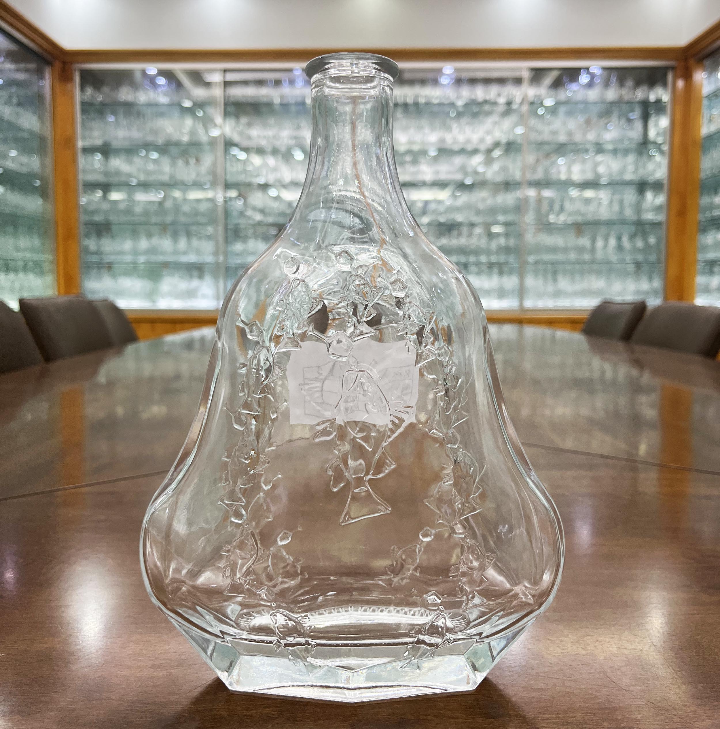 Carved Glass XO Bottle 700ml Glass Bottle Vodka Brandy Whiskey Decanter with Stopper