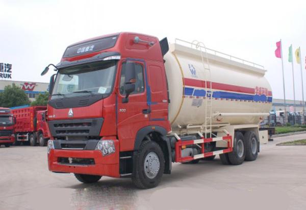 SINOTRUK HOWO Bulk Cement Truck 371HP 10 Wheels LHD 30CBM ZZ1257S4641W