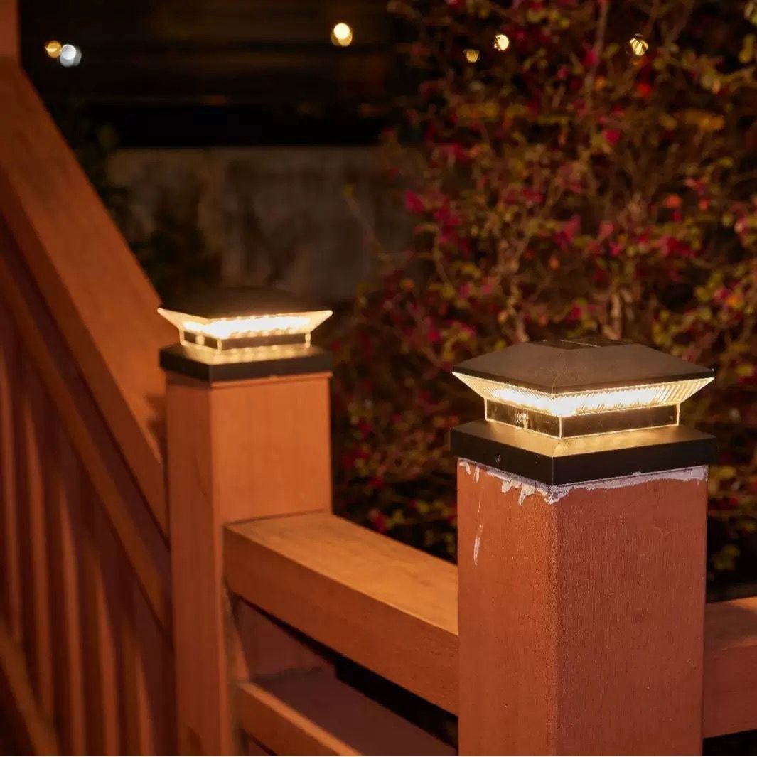 Modern Style LED Outdoor Lanterns with Solar Power Supply and 12-15 Hours Working Time LED Lighting Technology