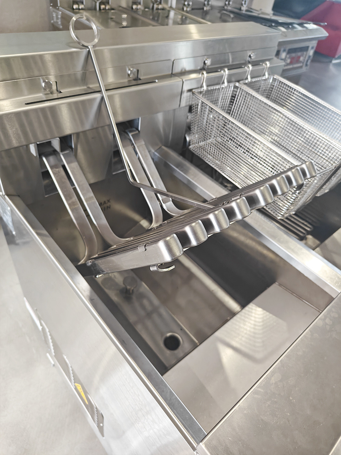 Electric Two Pots 3 Baskets Touchscreen Panel With Oil Filter System Fryer