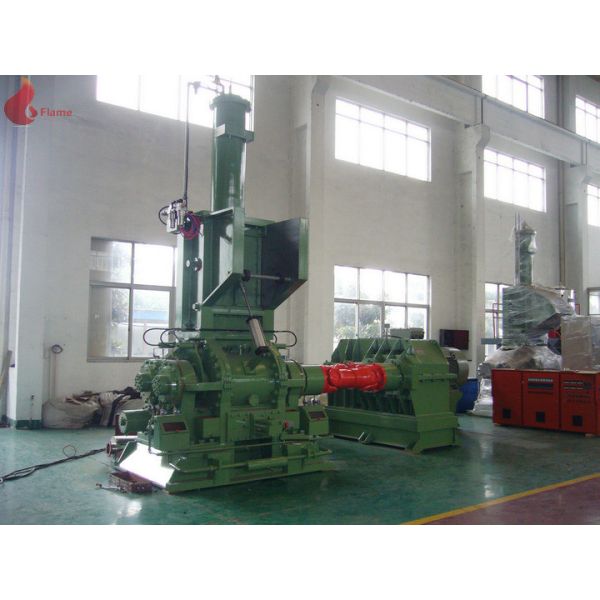 China 1500kg / h 400KW Alloy wear ring 160L Internal Mixer Machine Thin oil lubrication system factory
