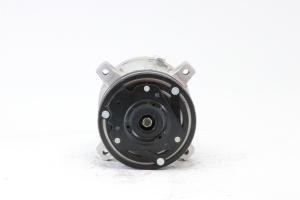 China DEAWOO55 / 60 / 80 - 7 12 Volt Automotive Electric Ac Compressor 52V16 Cylinder Structure factory