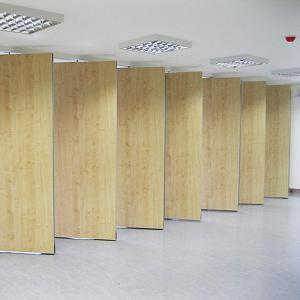 China Movable Acoustic Soundproof Office Partition Folding Wood Doors 65 MM Thickness factory