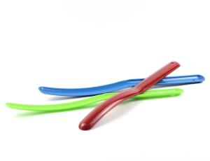 China Long Horse Sweat Scraper Optional Color With Plastic 45*3.5 cm Handle factory