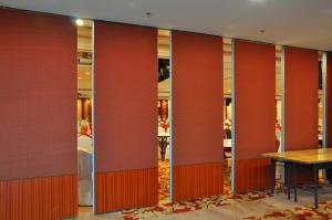 China Decorative Material Restaurant Movable Partitions Systems Sliding Aluminium Track factory
