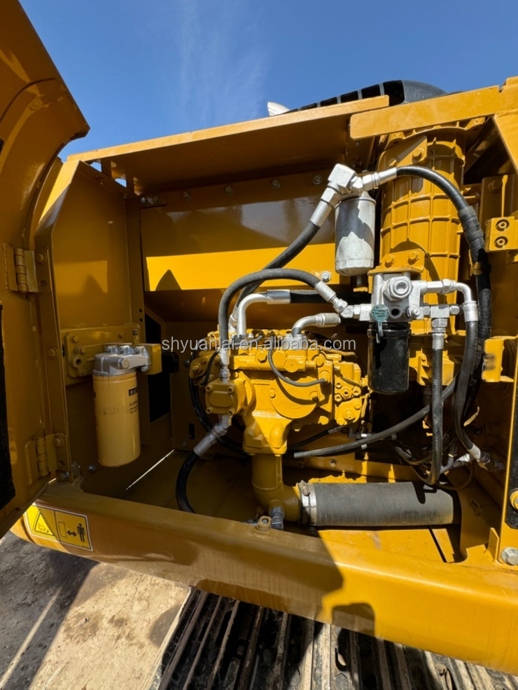 Strong Power and Soft Steel Design Second Hand CAT320 Excavator at Affordable