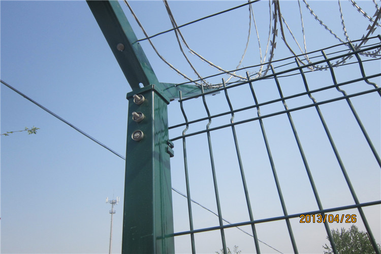 1.8 m Hot Dipped Galvanized Welded Wire Mesh Fence Panel PVC Coated Green Fence Panels Top With Barbed Wire
