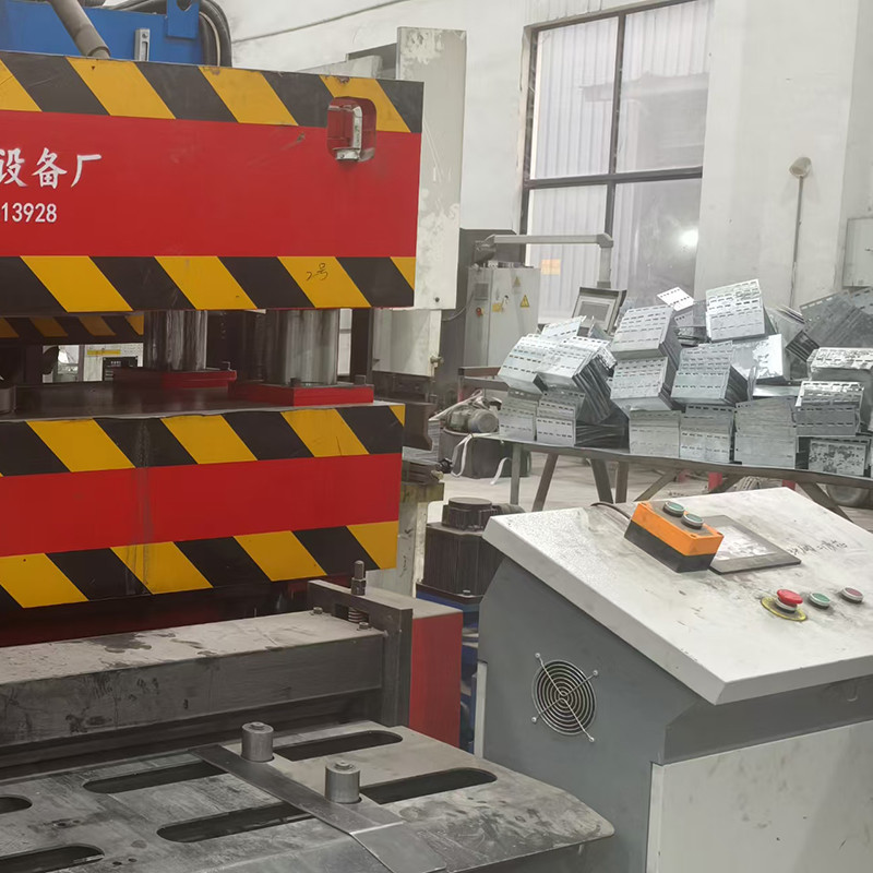 Heavy Duty Cable Tray Forming Machine With 380v Voltage And Powerful 2*45kw Motor