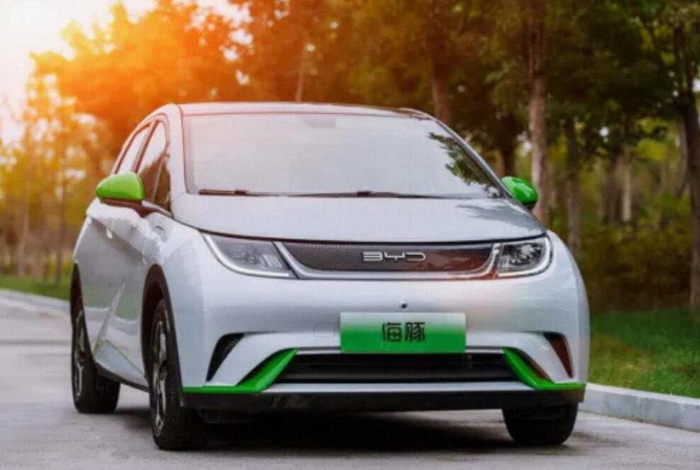 s Most Popular Small Pure Electric Car 2023 BYD Dolphin Knight Edition Eeletric Car with 401km Range and 2700mm WHEELBASE
