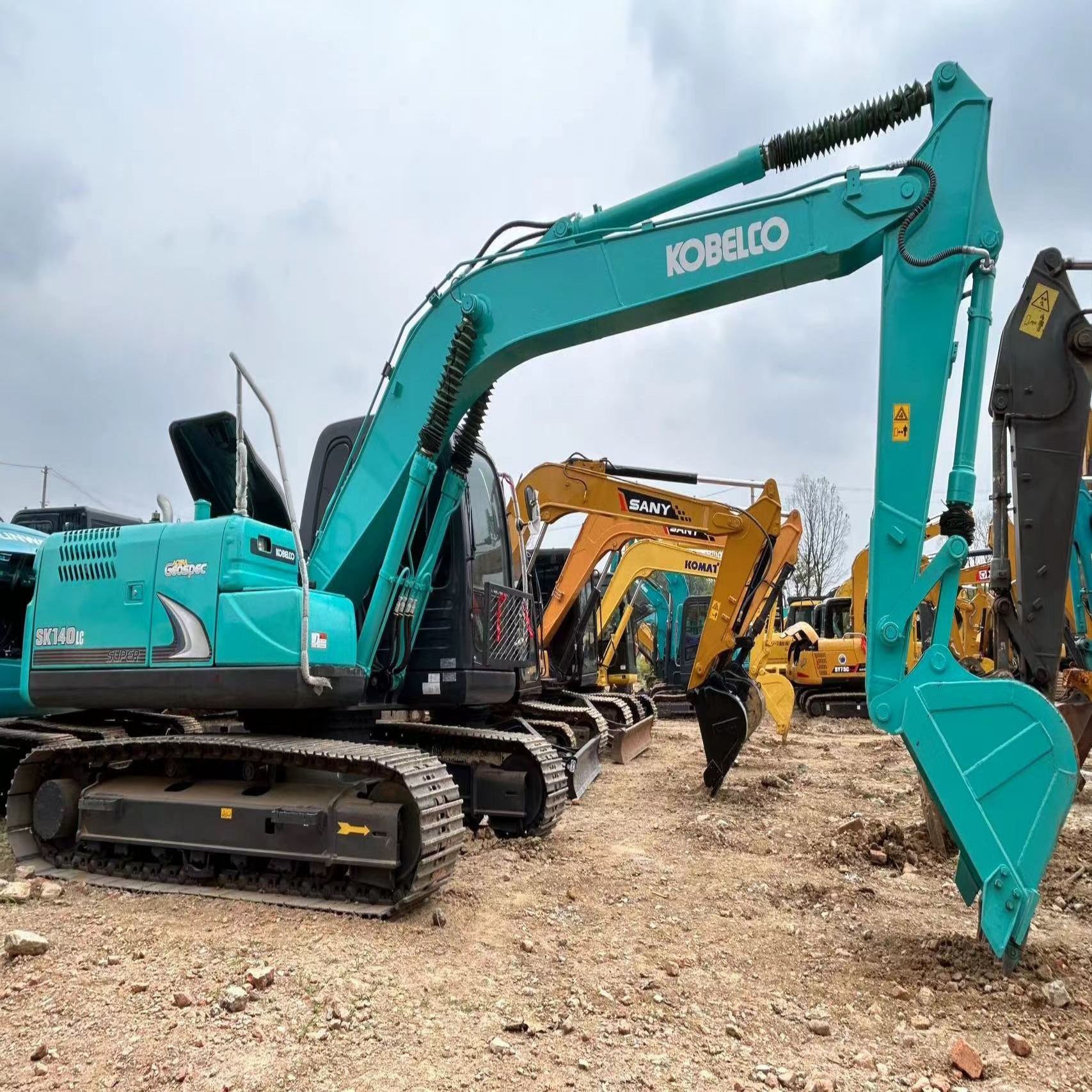 Used Kobelco Digger SK140 Secondhand 14ton Small Type Crawler Excavator