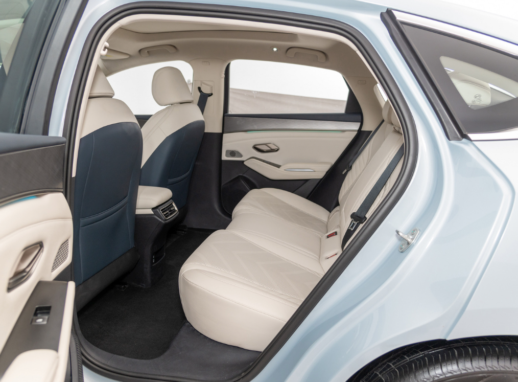 2024 BYD Qin L DM-i 80km 120Km Plug-In Hybrid Sedan Car Energy Electric Vehicle for Adult