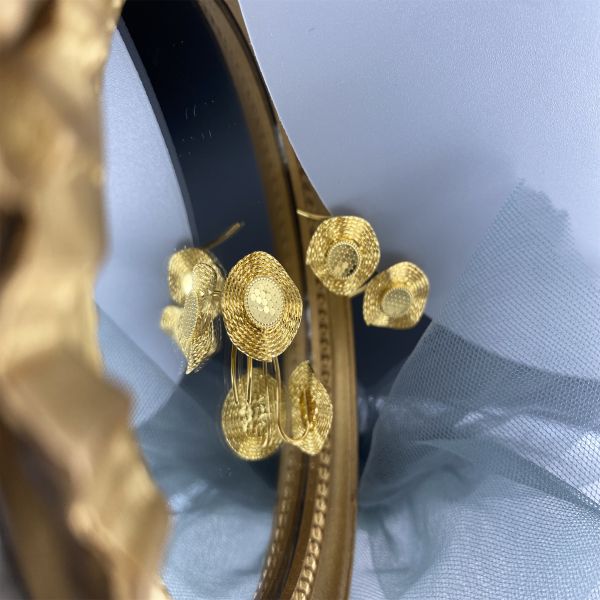 China Minimalist 18K Gold Plumeria Flower Earrings factory