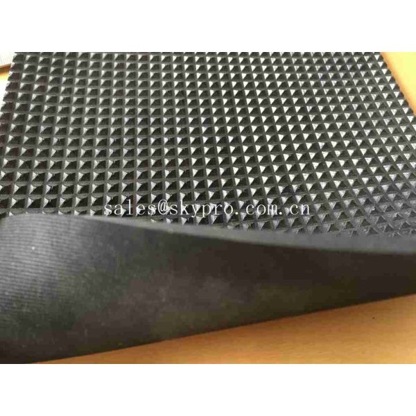 China Black Neoprene Rubber Sheet Roll With Continuous Diamond Field Design factory