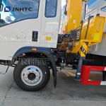 SINOTRUCK 4X2 6 Wheels Cargo Truck With Crane Truck Mounted Crane For Sale